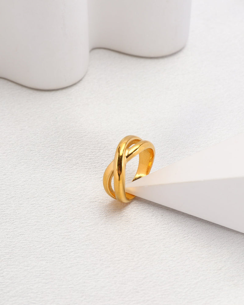 Intertwine Gold Ring