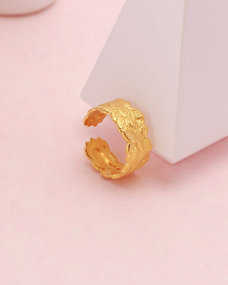 Laurel Gold Ring