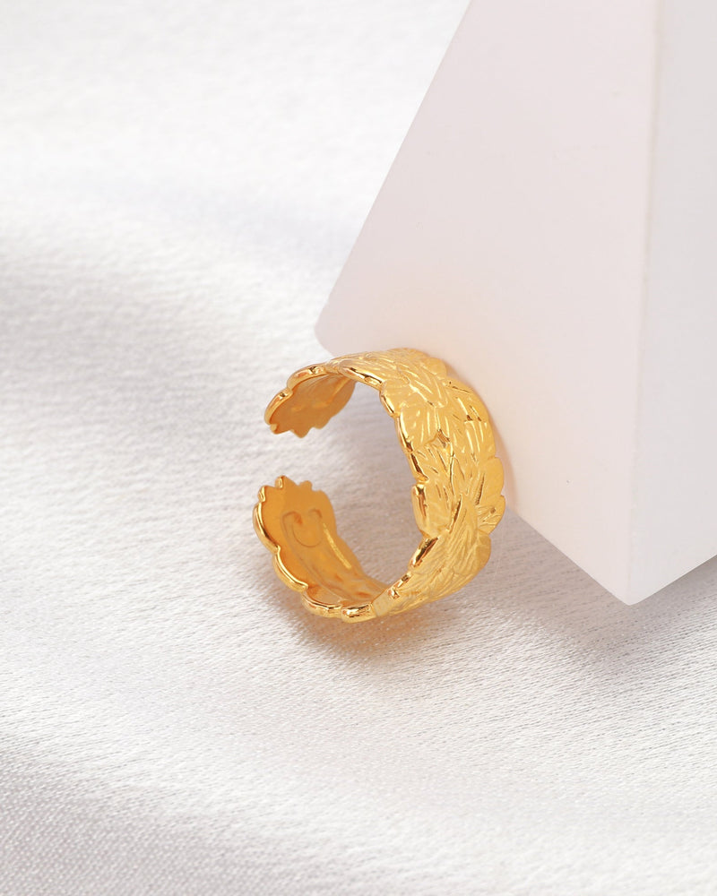 Laurel Gold Ring